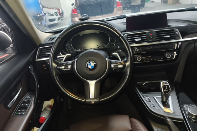BMW 3 Series 2019 car image #11