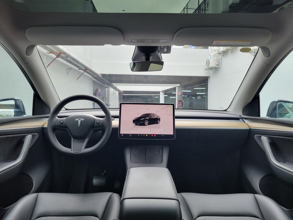 Tesla Model Y 2022 car image #17