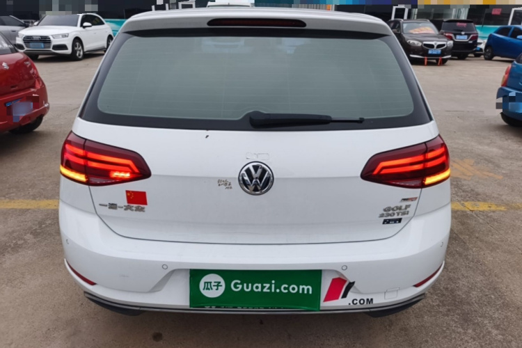 Volkswagen Golf 2018 car image #6