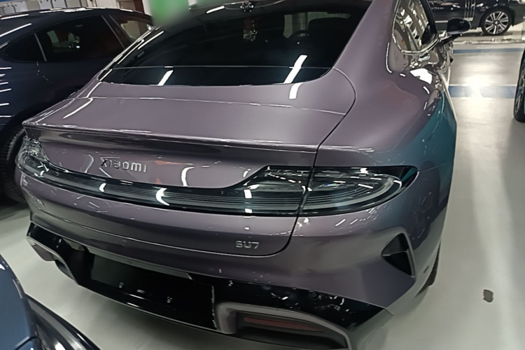 MI SU7 2024 immagine di auto #4