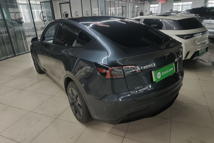 Tesla Model Y 2024 #7 Tesla Model Y 2024 car image #7