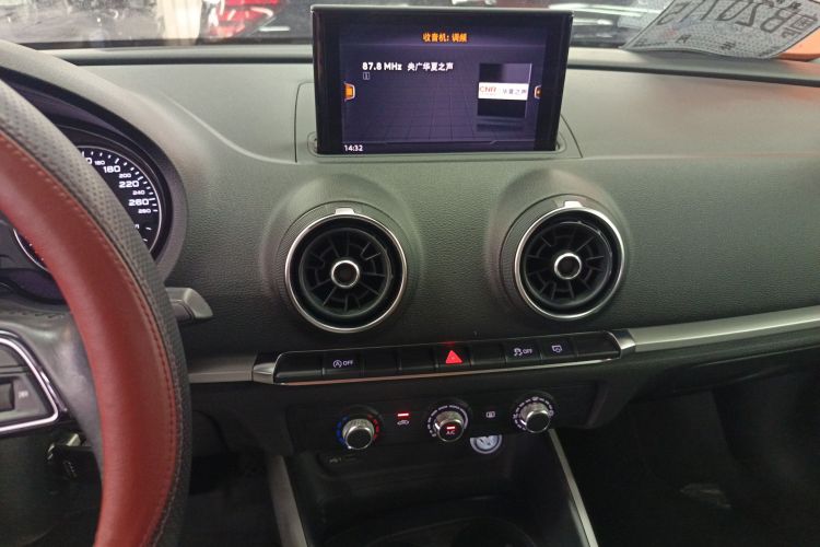 Audi A3 2019 car image #13