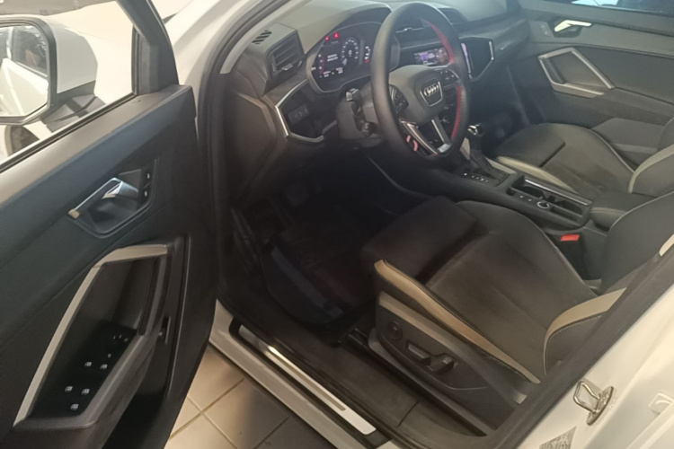 Audi Q3 2022 car image #16