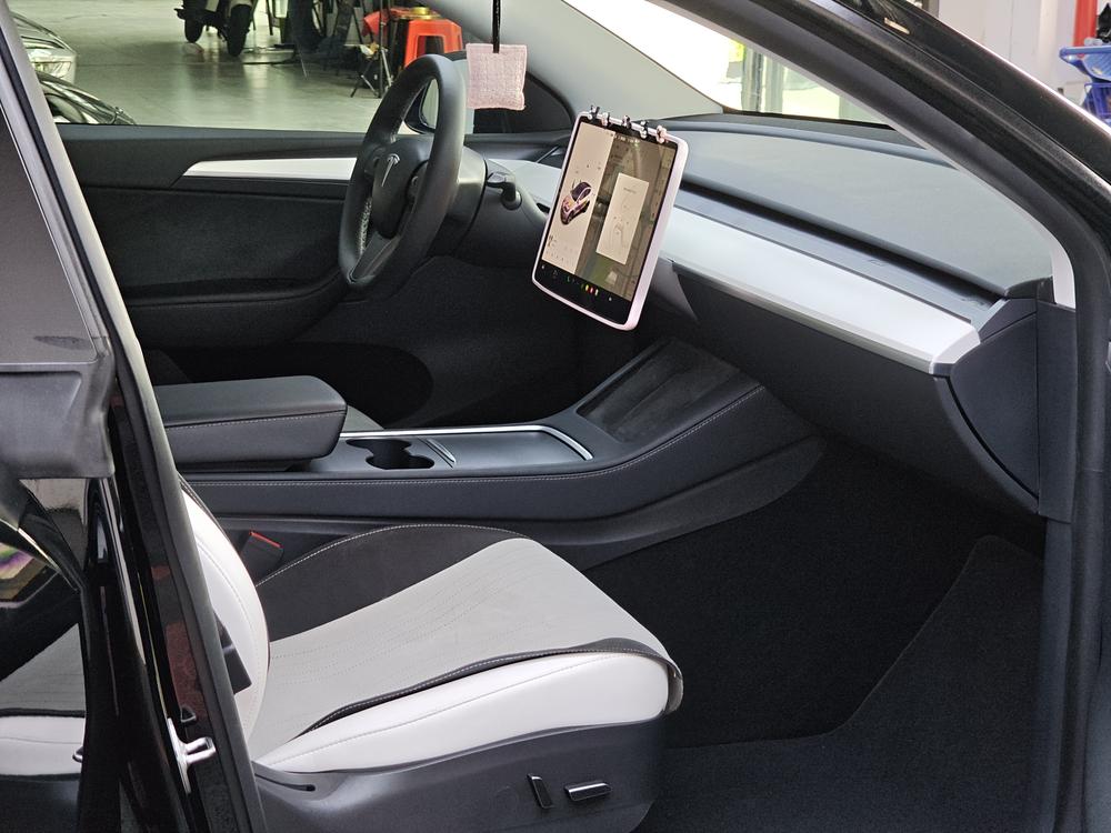 Tesla Model Y 2021 #8 Tesla Model Y 2021 car image #8