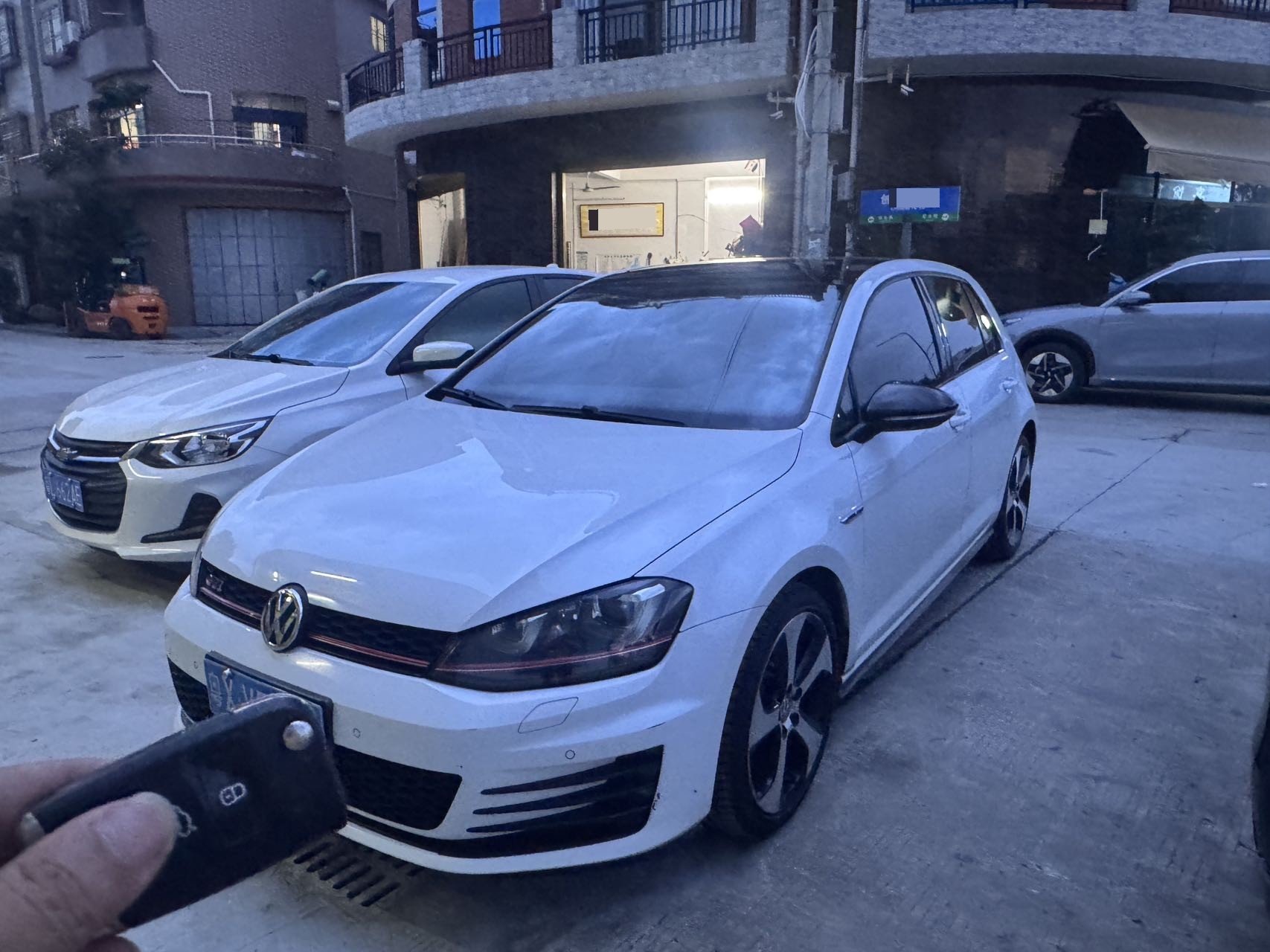 Volkswagen GolfGTI 2016 car image 
