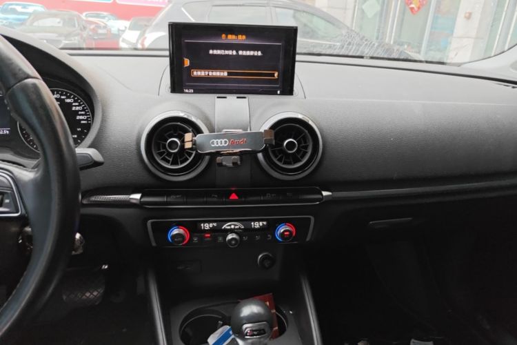 Audi A3 2019 car image #13