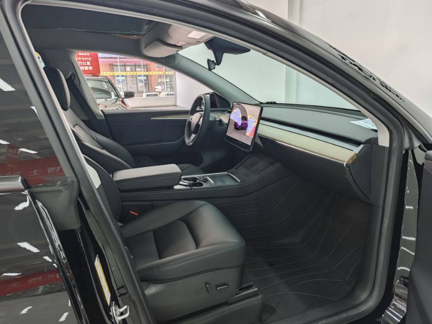 Tesla Model Y 2023 #3 Tesla Model Y 2023 car image #3