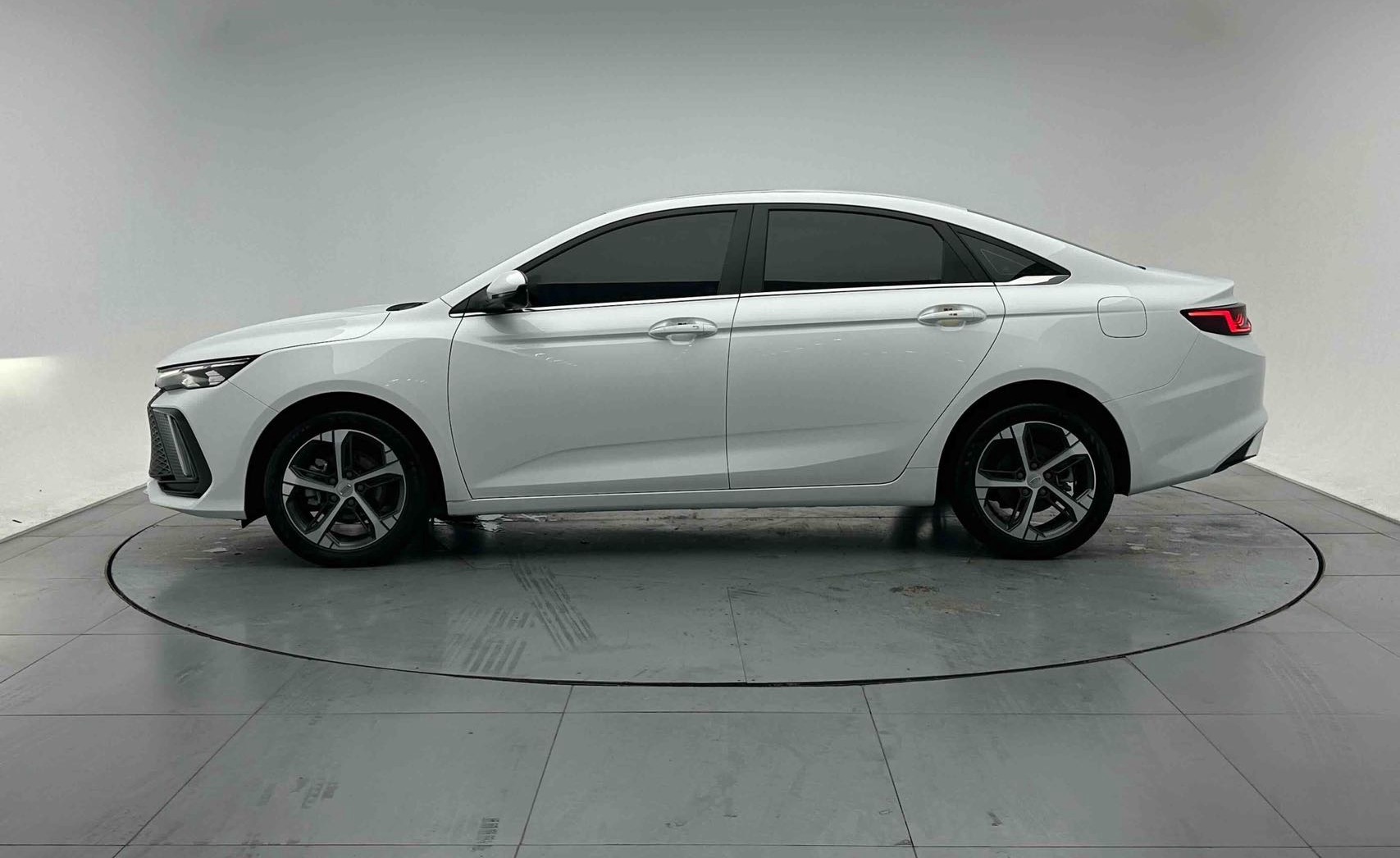 GEELY Emgrand L 2022 car image #4
