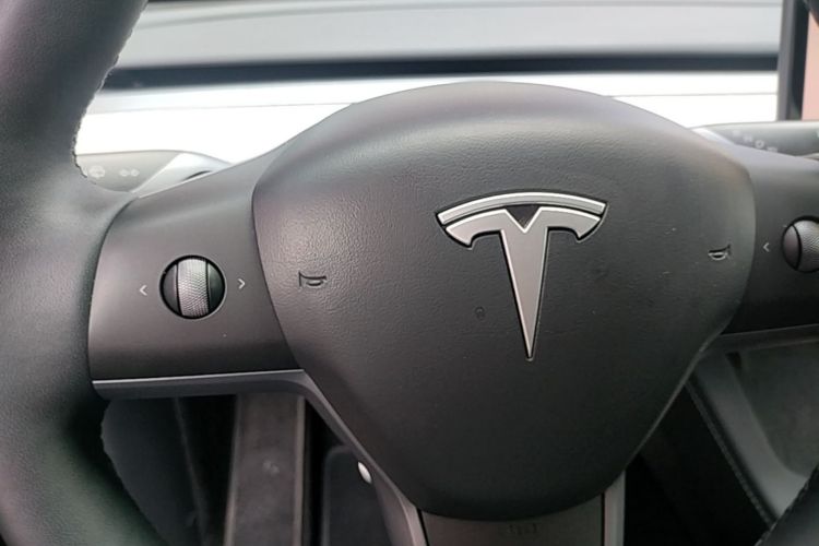 Tesla Model Y 2023 #9 Tesla Model Y 2023 car image #9