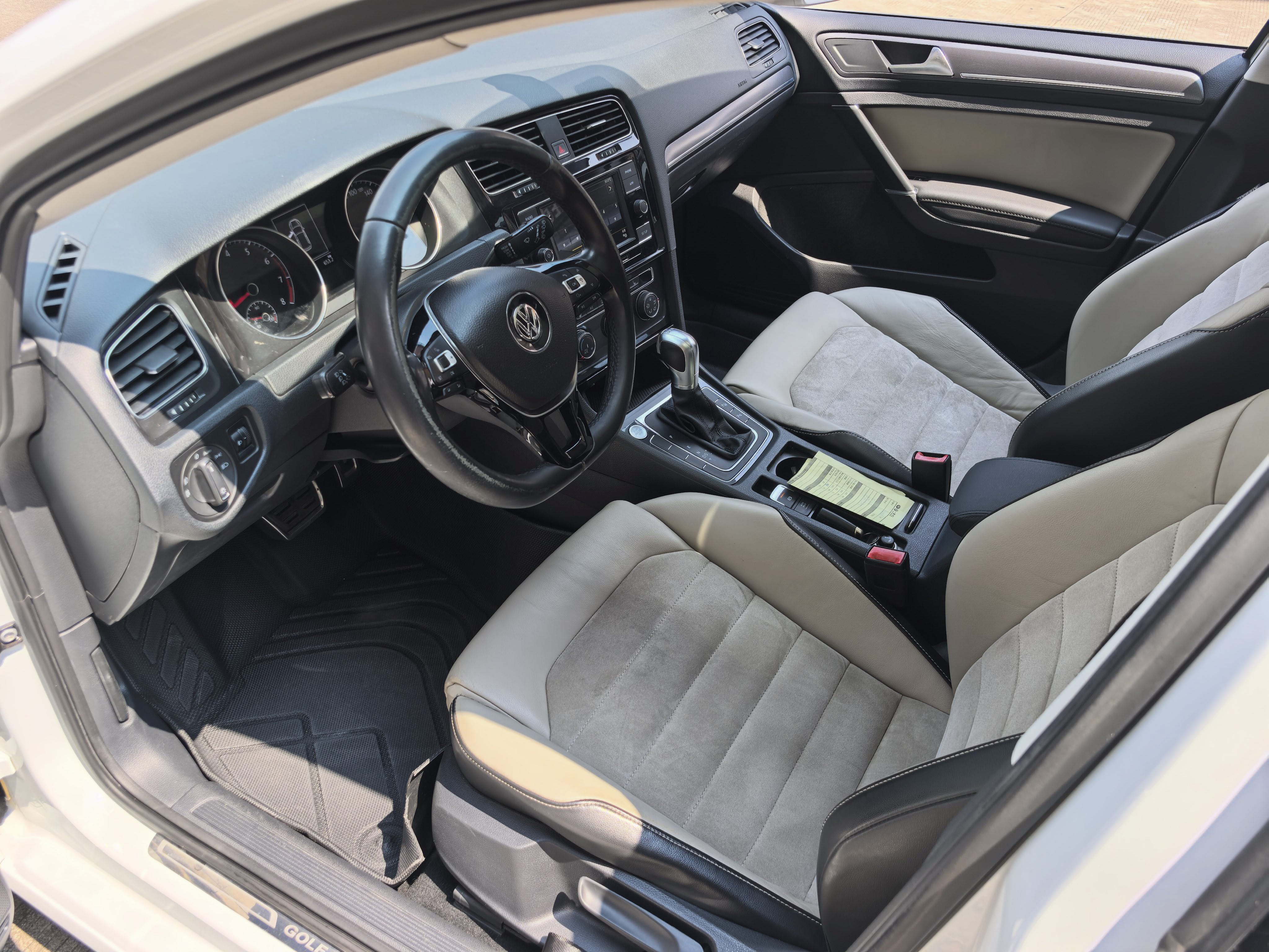 Volkswagen Golf 2017 car image #6