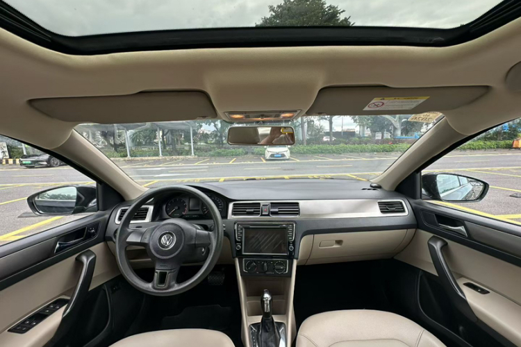 Volkswagen Santana 2015 car image #11