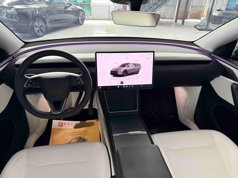 Tesla Model Y 2025 #6 Tesla Model Y 2025 car image #6