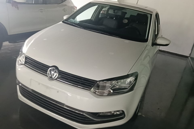 Volkswagen Polo 2016 car image #2
