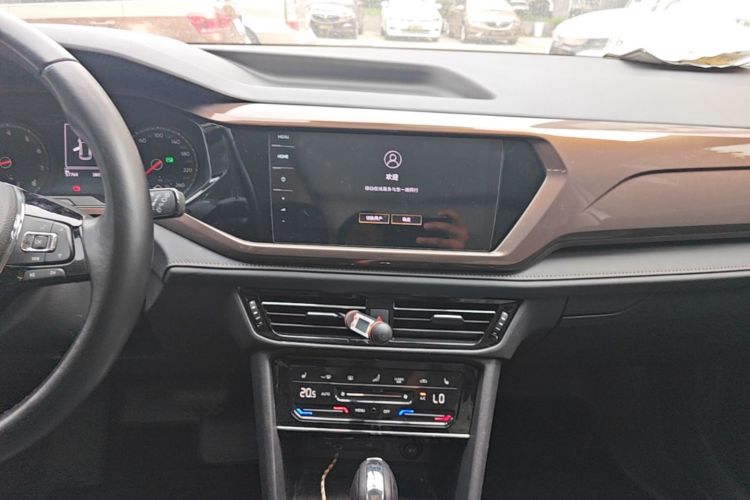 Volkswagen Tharu 2021 car image #13