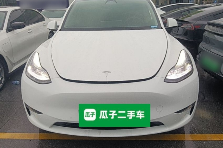 Tesla Model Y 2023 car image #3