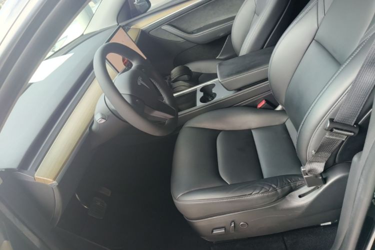 Tesla Model Y 2023 immagine di auto #15