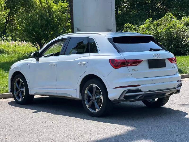 Audi Q3 2020 car image #9