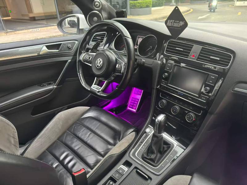 Volkswagen Golf 2018 car image #6