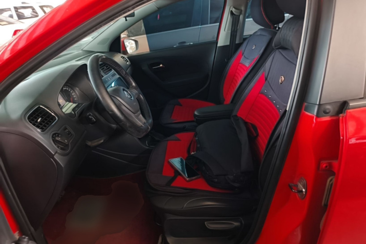 Volkswagen Polo 2015 car image #15