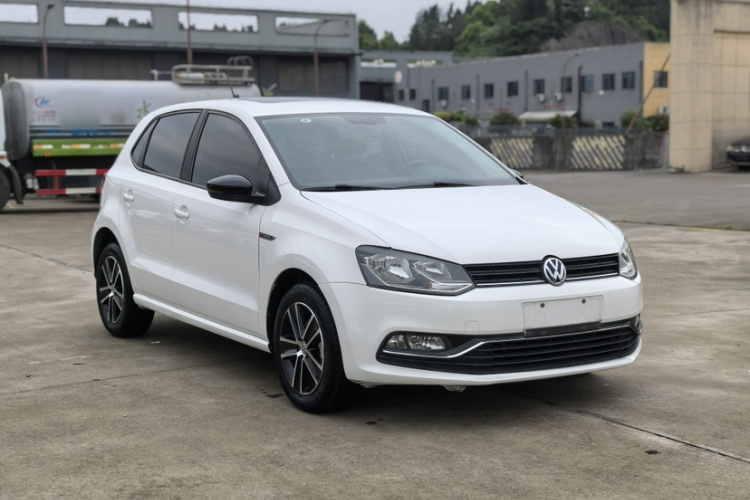 Volkswagen Polo 2014 car image #6