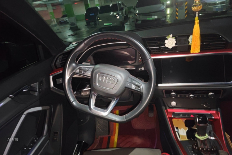 Audi Q3 2020 car image #12