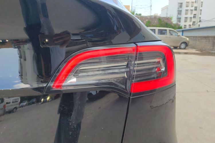 Tesla Model Y 2023 #8 Tesla Model Y 2023 car image #8