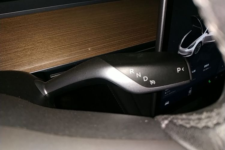 Tesla Model 3 2023 car image #14