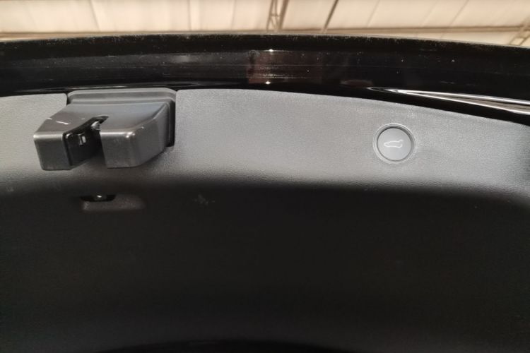 Tesla Model 3 2021 car image #19