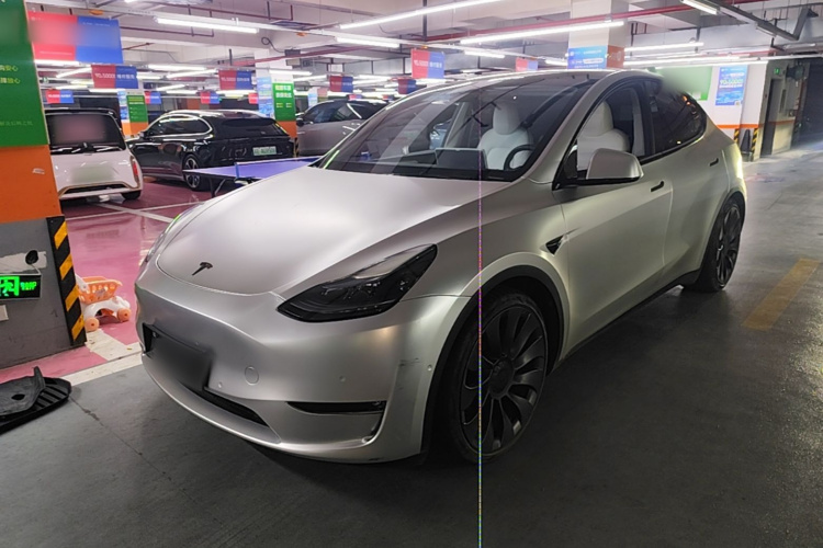 Tesla Model Y 2023 car image #2