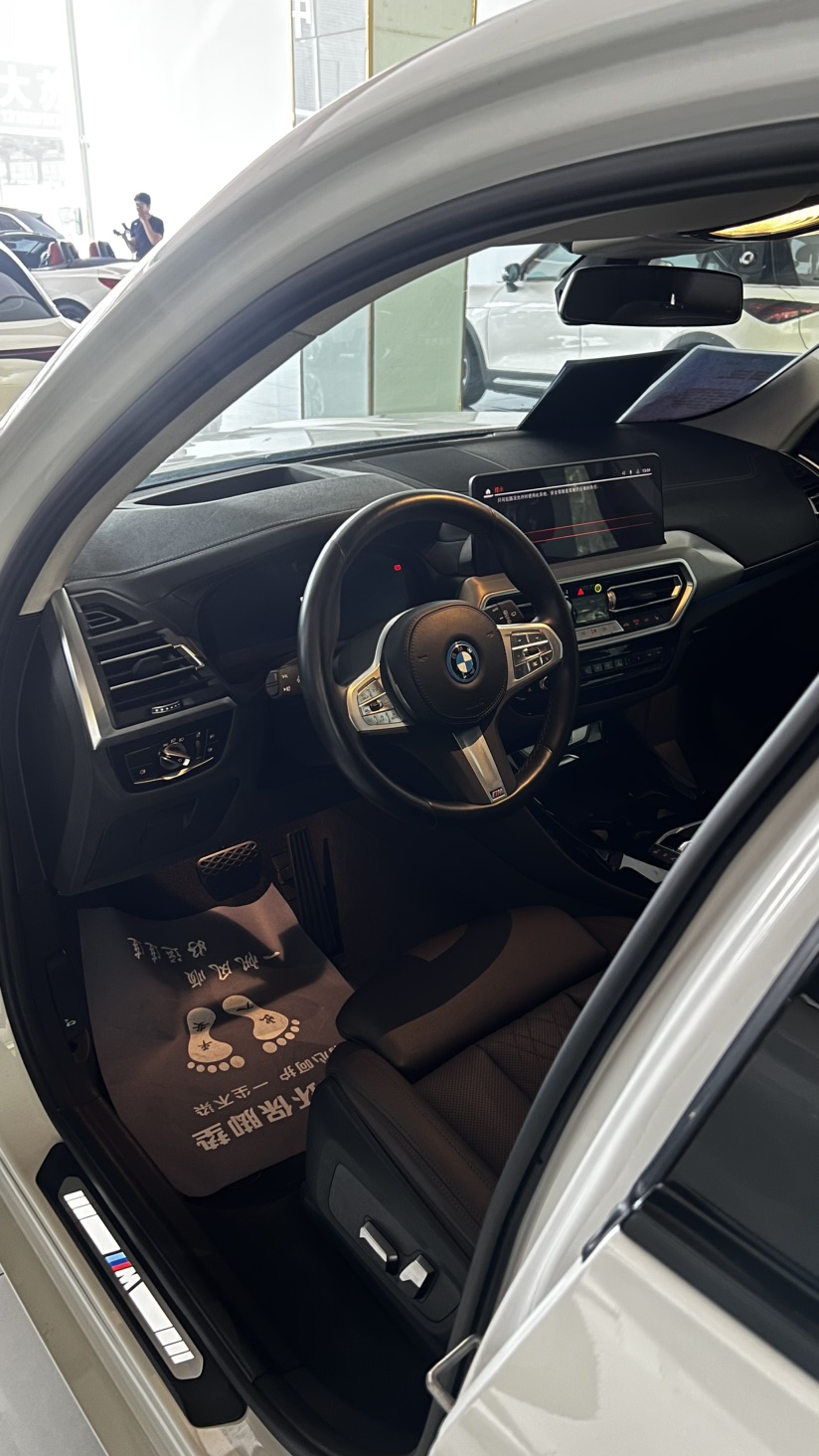 BMW iX3 2023 car image #3