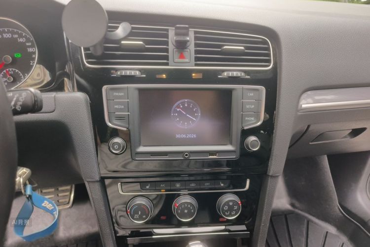 Volkswagen Golf 2018 car image #15