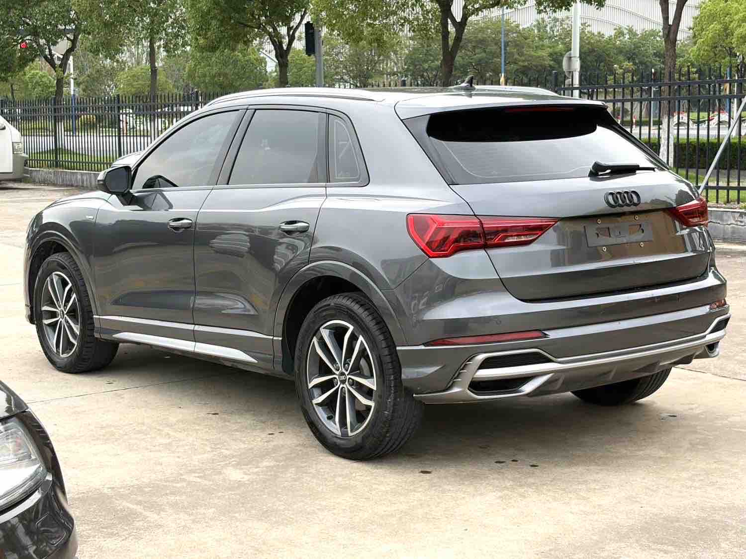Audi Q3 2022 car image #8