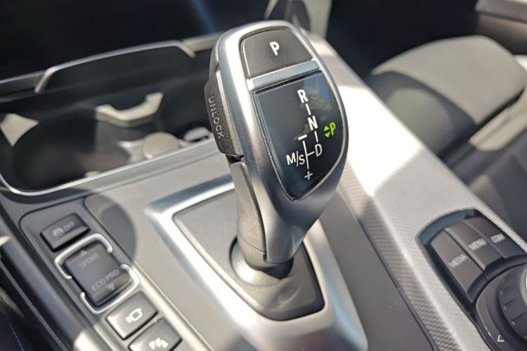 BMW 3 Series 2019 car image #18