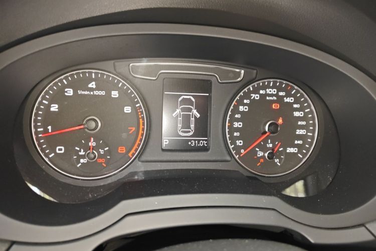 Audi Q3 2018 immagine di auto #12
