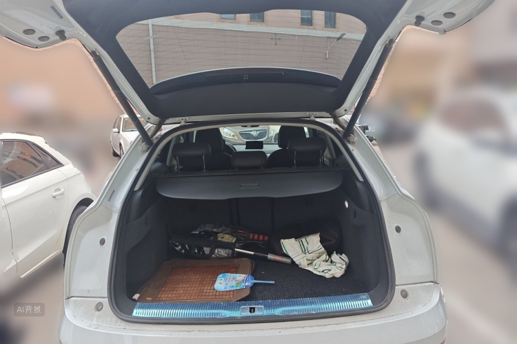 Audi Q3 2018 car image #21