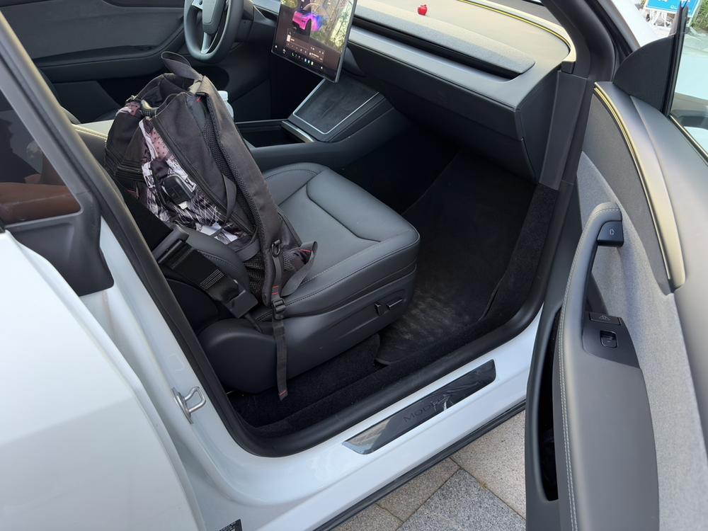 Tesla Model Y 2026 car image #11