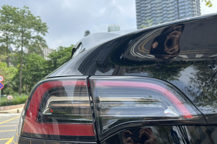 Tesla Model Y 2023 immagine di auto #8