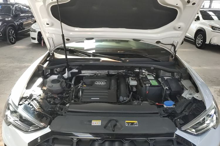 Audi Q3 2022 car image #20