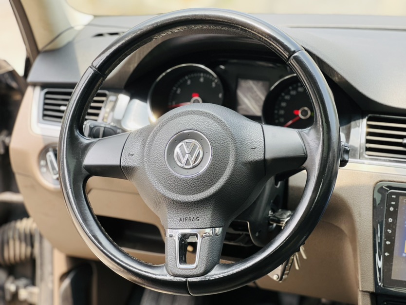 Volkswagen Bora 2013 car image #9