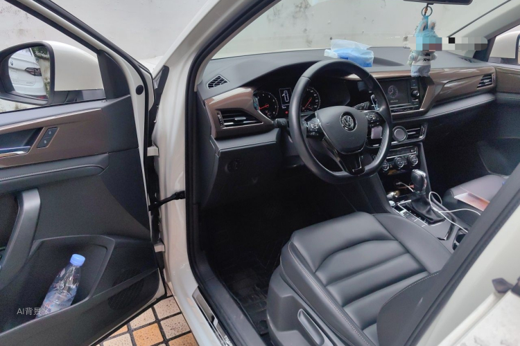 Volkswagen Tharu 2020 car image #18