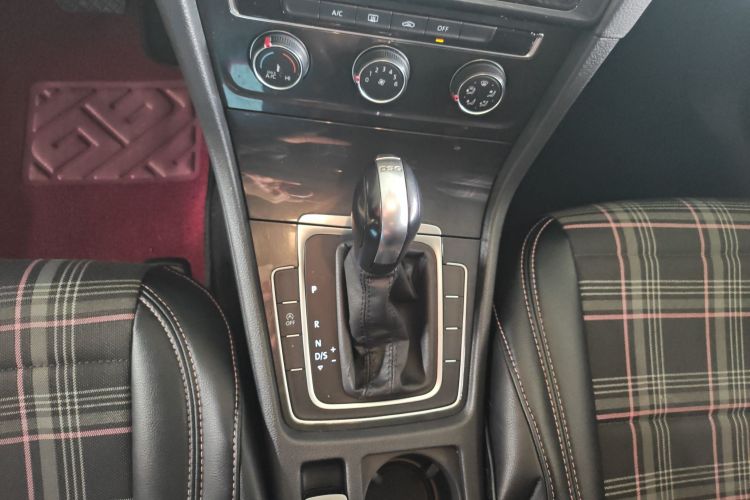 Volkswagen Golf 2018 imagem de carro #14