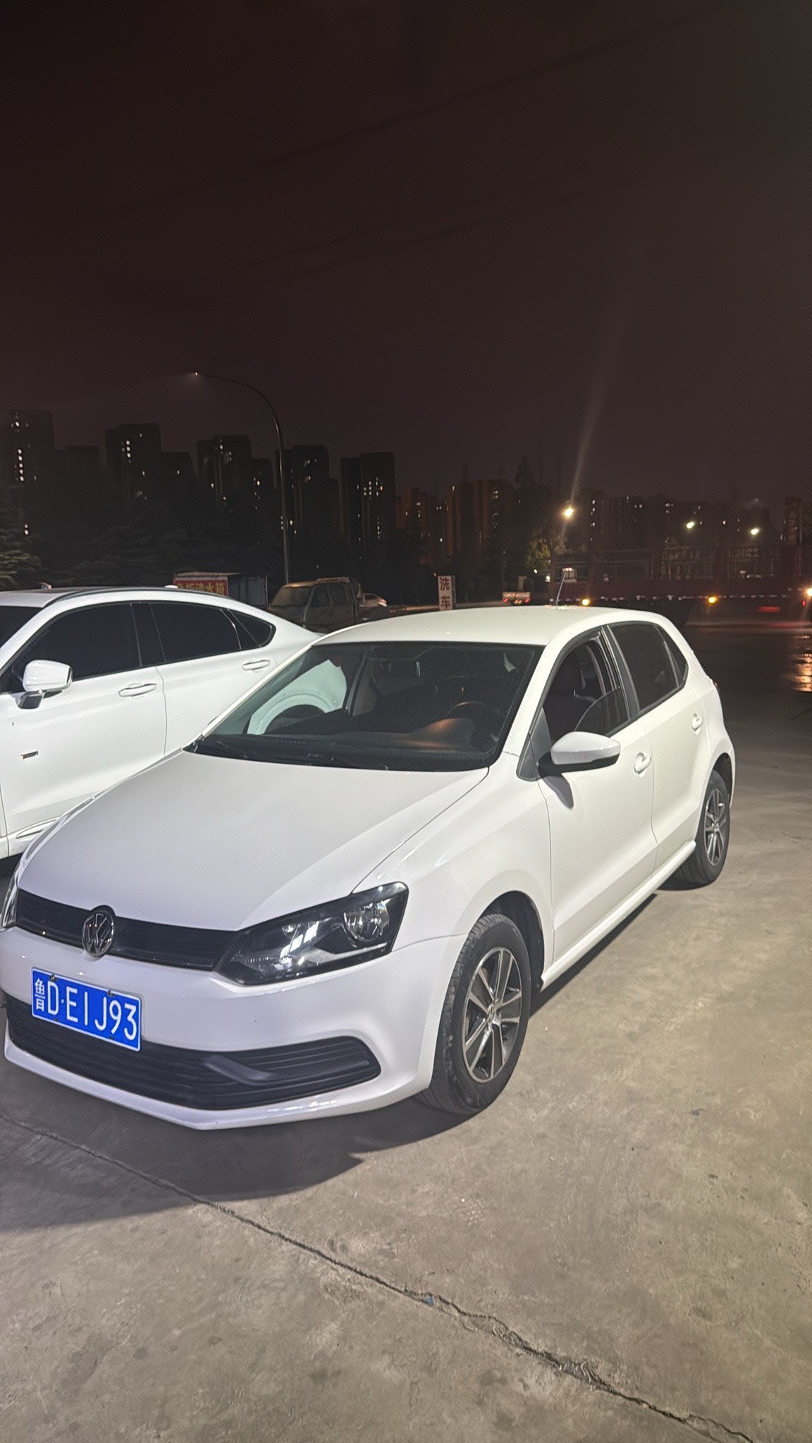 Volkswagen Polo 2015 Volkswagen Polo 2015 car image