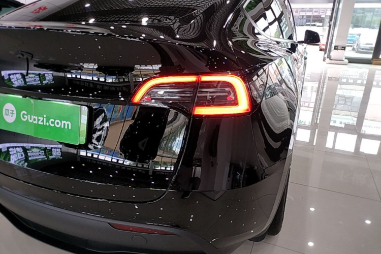Tesla Model Y 2024 #8 Tesla Model Y 2024 car image #8