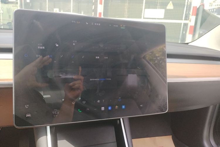Tesla Model 3 2020 car image #13