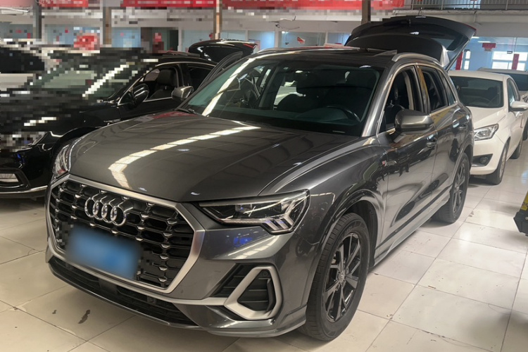 Audi Q3 2020 car image #2