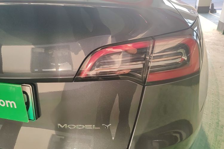 Tesla Model Y 2024 #8 Tesla Model Y 2024 car image #8