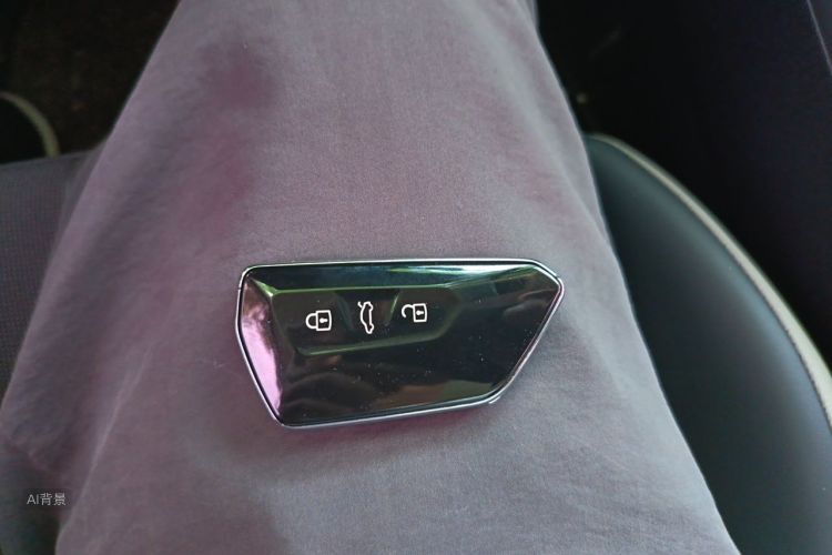 Volkswagen Golf 2021 car image #10