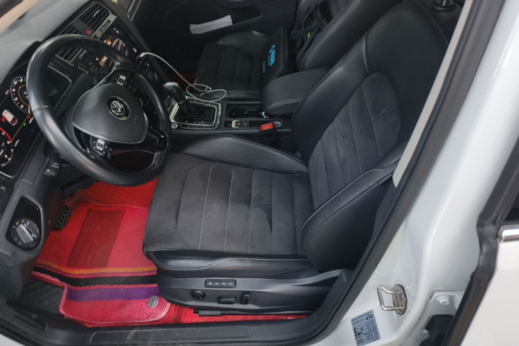 Volkswagen Golf 2020 car image #19
