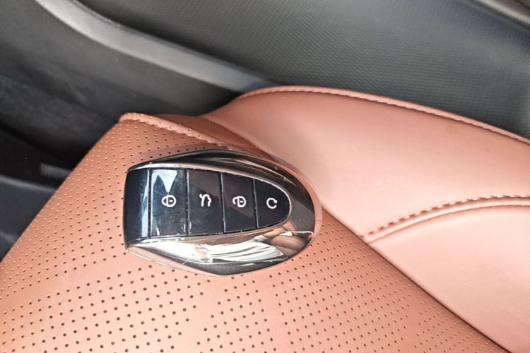 GEELY Emgrand 2025 car image #9
