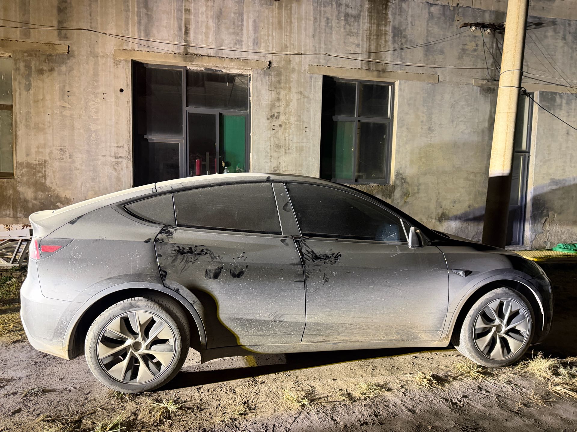 Tesla Model Y 2023 #3 Tesla Model Y 2023 car image #3
